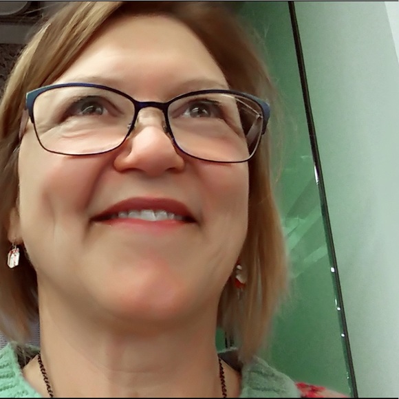 Meet your Posher, Carol in Seattle - Picture 3 of 3